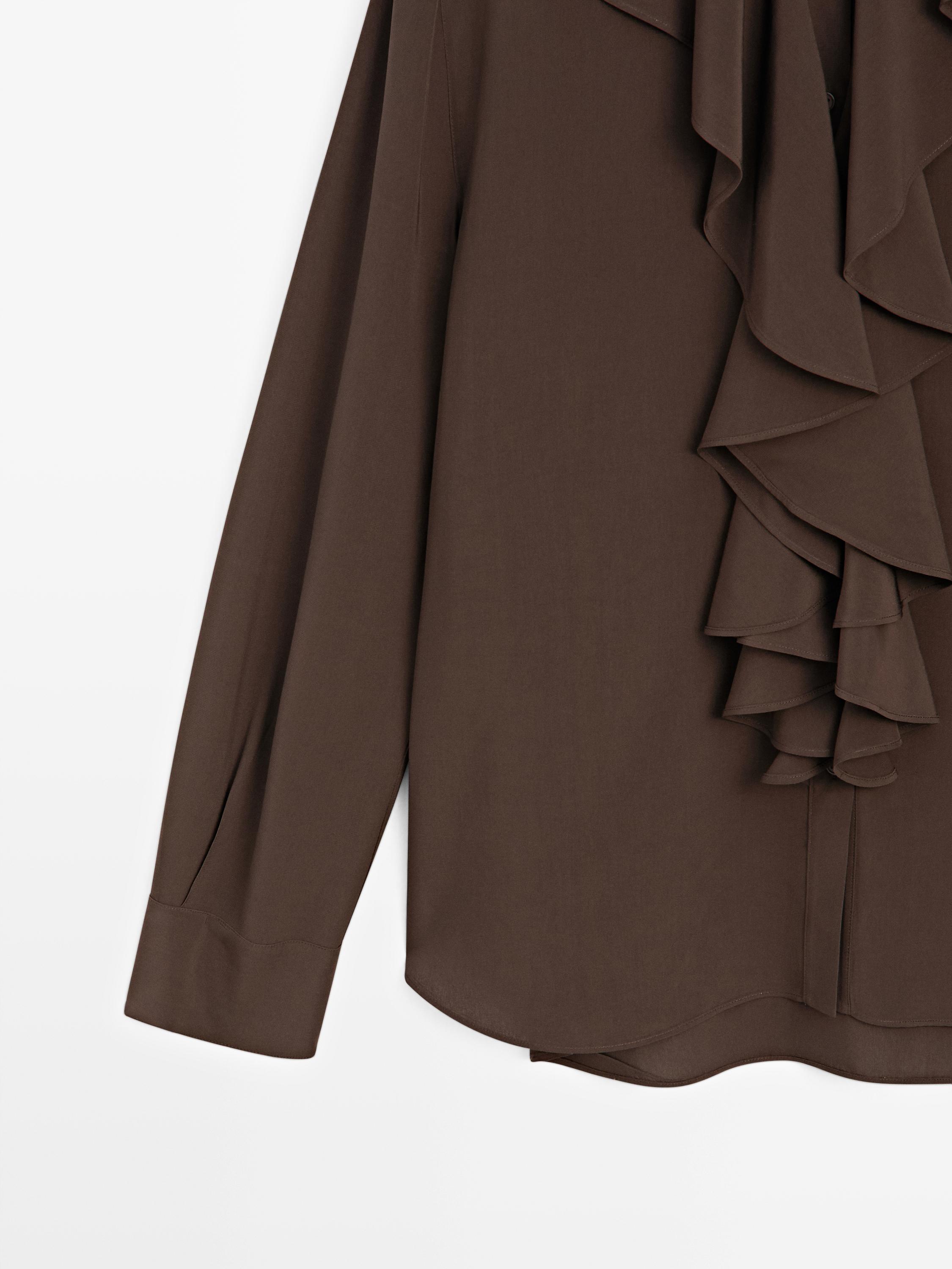 Flowing blouse with ruffles